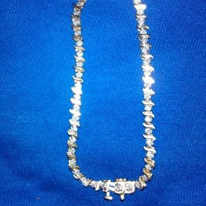 14k woman's tennis bracelet 6.7 gms